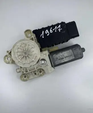 Mercedes-Benz A W168 Front door window regulator motor 0130822024