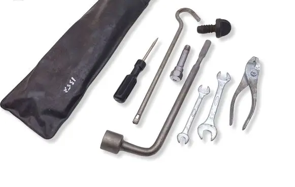 Mitsubishi 3000 GT Tool set MB845166X