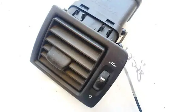 Volvo V50 Dash center air vent grill y01102