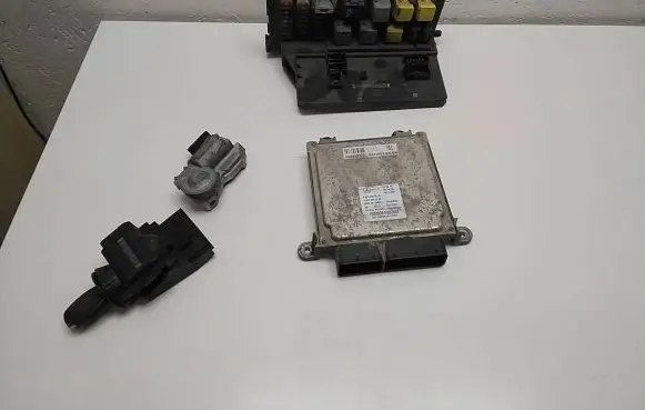 Mercedes-Benz Sprinter W906 Engine ECU kit and lock set A6519002600 A6519012200 A0375456132