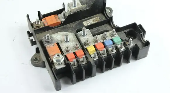 Iveco Daily 6th gen Battery relay fuse 5801585977