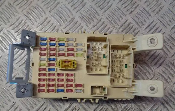 KIA Venga Fuse box set 919501K533 1K5331502270380
