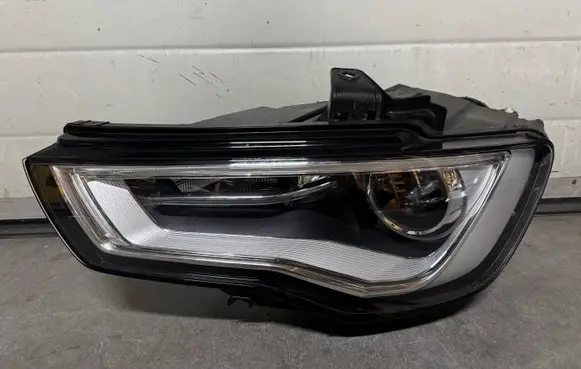Audi A3 S3 8V Headlight/headlamp 8V0941005