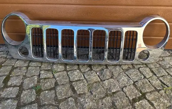 Jeep Cherokee III KJ Front grill 5JJ85TRMAE 5JJ86TRMAE 55156805AE