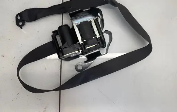 BMW 4 F32 F33 Front seatbelt 628635400