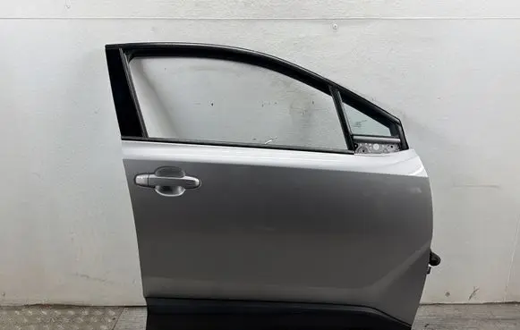 Toyota C-HR I Front door