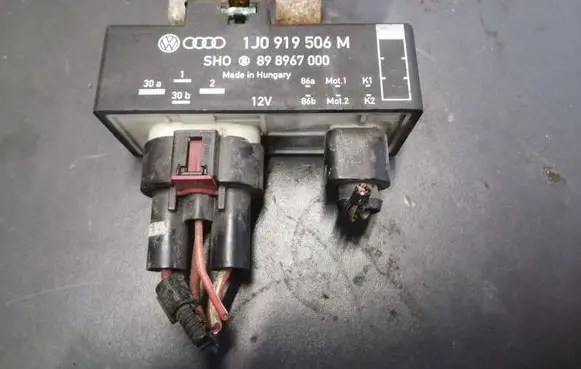 Coolant fan relay