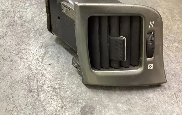 Toyota Avensis Verso Dash center air vent grill 5565044080 5565044050 5568644030