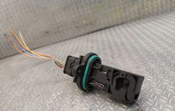 BMW 7 E65 E66 Mass air flow meter 7566990