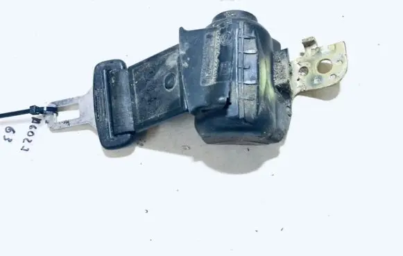 Middle seatbelt (rear)