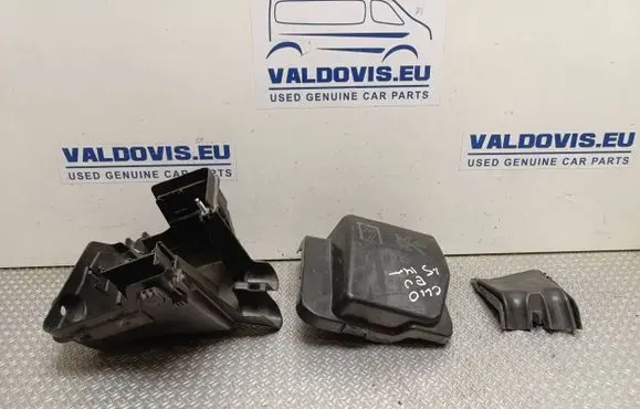 Renault Clio IV Fuse box cover 243826085R