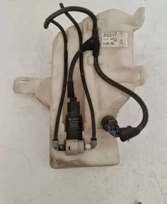 Opel Insignia A Windshield washer fluid reservoir/tank 13227295