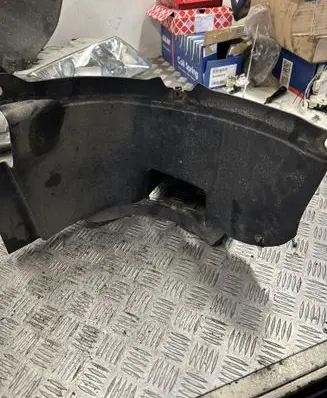 Volkswagen PASSAT B6 Front wheel arch liner splash guards 