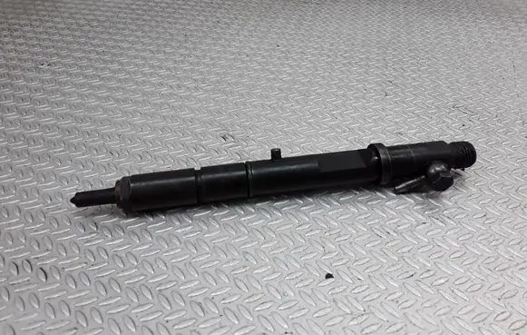 Audi A6 S6 C5 4B Fuel injector 059130201E