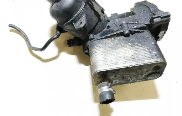 BMW 5 E39 Engine oil radiator 2247204 8792145
