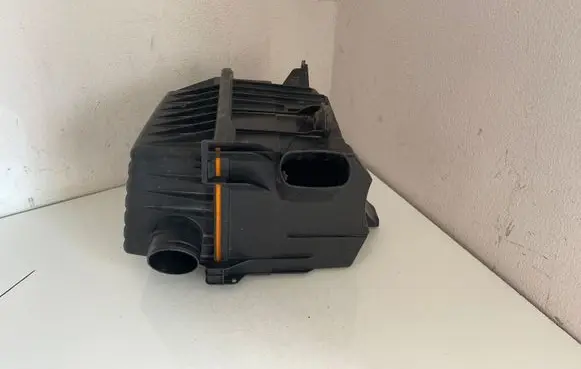 Volkswagen Fox Air filter box 5Z0129607A 5Z0129620