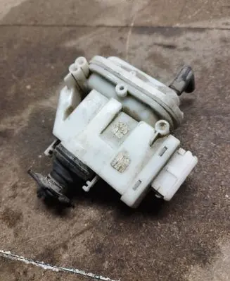 Volkswagen PASSAT B4 Central locking vacuum pump 357862153h