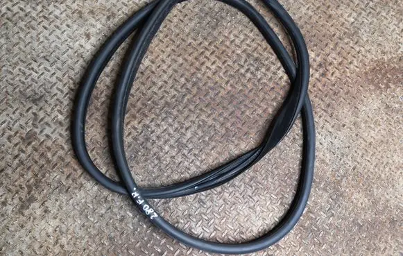 Land Rover Range Rover Evoque L538 Front door rubber seal BJ3220708A