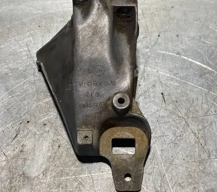 Audi 80 90 B3 Engine mounting bracket 8A0199307C 2923224