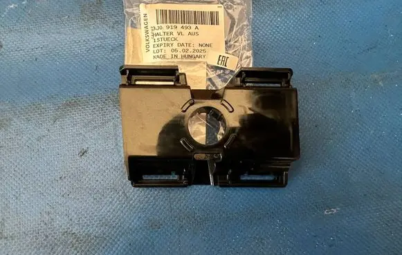 Volkswagen PASSAT B9 Front parking sensor holder (PDC) 3J0919493A