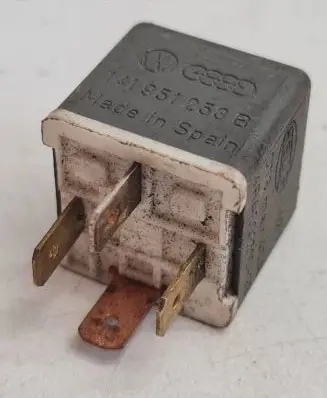 Volkswagen Touran I Other relay 141951253B