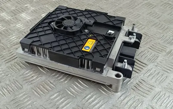 Voltage converter inverter