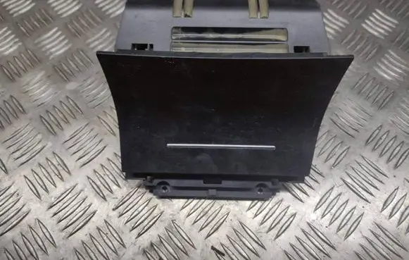 Skoda Octavia Mk2 (1Z) Car ashtray 1Z1863077A 1Z1857962B