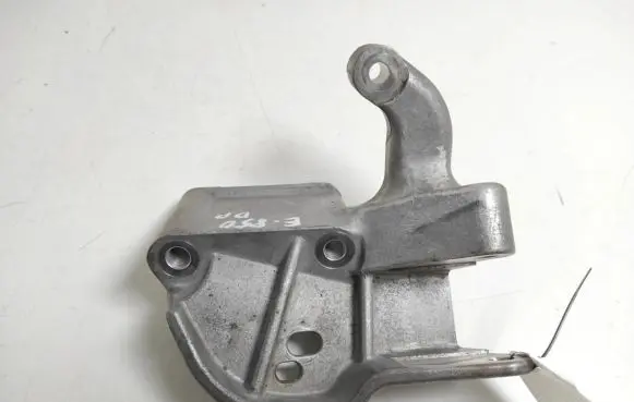Volvo V40 Engine mounting bracket 31359638