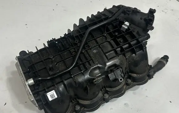 BMW 5 G30 G31 Intake manifold 8603914
