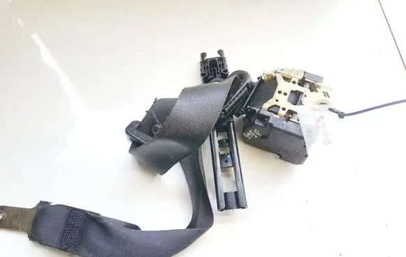 Ford Mondeo Mk III Front seatbelt 1s71f61295ae