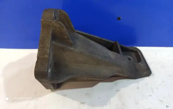 Land Rover Range Rover Sport L320 Engine mounting bracket 4H226061AA