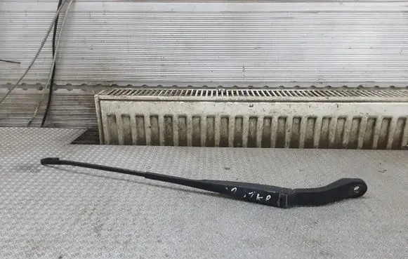 Front wiper blade arm
