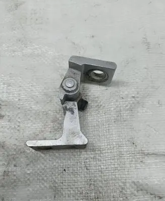 Skoda Yeti (5L) Rear door upper hinge 8K0831402A