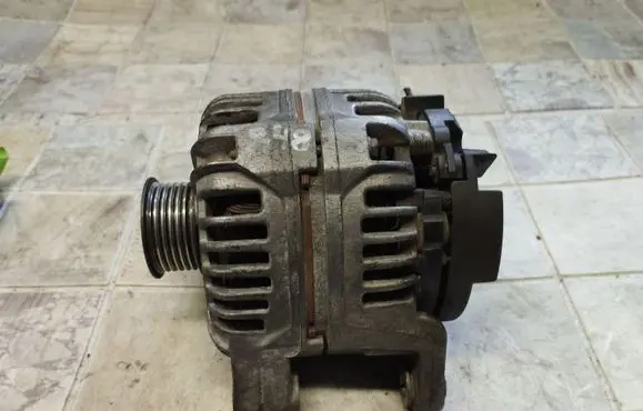 Opel Zafira A Generator/alternator 90561168 0124415005