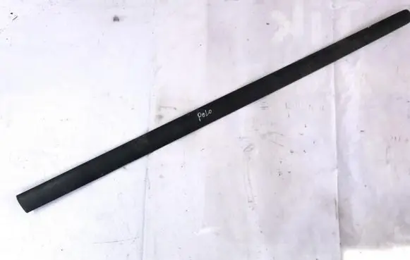Volkswagen Polo Front door trim (molding) 6q3853516