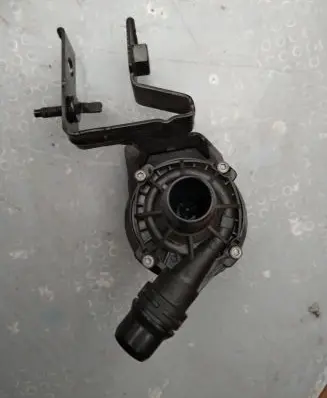 Peugeot 208 Electric auxiliary coolant/water pump 0392023428