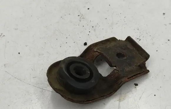 Subaru Legacy Radiator mount bracket