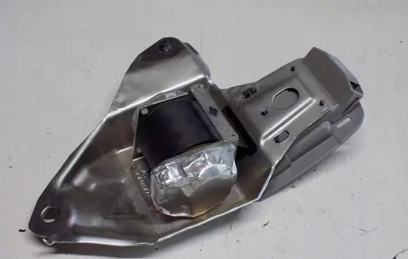 Toyota RAV 4 (XA20) Seat belt trim 7E6360