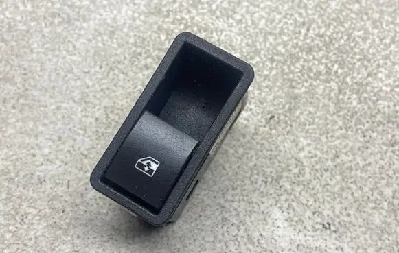Opel Zafira B Electric window control switch 13228711
