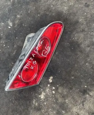 Tailgate rear/tail lights