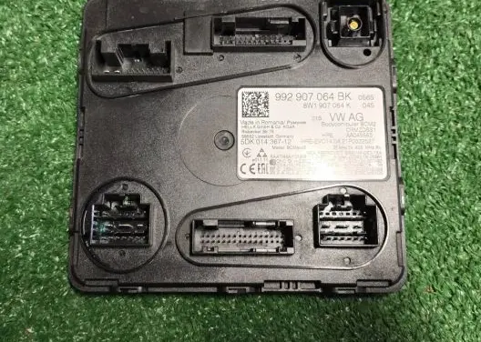 Porsche Taycan 9J1 Comfort/convenience module 8W1907064K 092907064BK