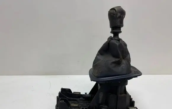 Seat Alhambra (Mk1) Gear shifter/selector 7M0711072A 95VW7D394AB