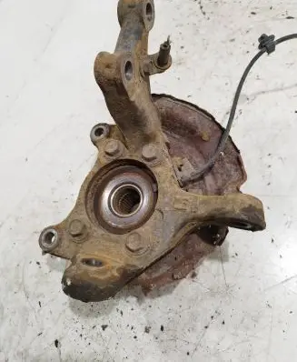 Toyota Avensis T270 Front wheel hub spindle knuckle