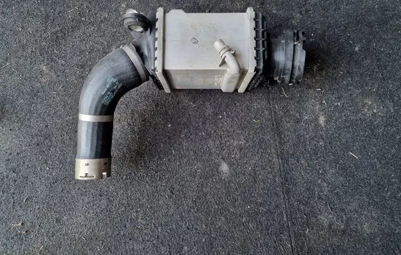 BMW 5 G30 G31 Intercooler radiator 8619391 228281