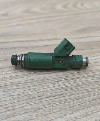 Volvo S60 Fuel injector 9470229