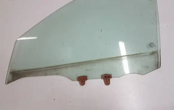 Nissan Juke I F15 Front door window glass four-door 