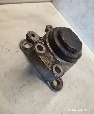 Ford Mondeo MK IV Engine mount bracket