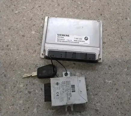 BMW 5 E39 Engine control unit/module 5WK9037 7500255 DMEMS42