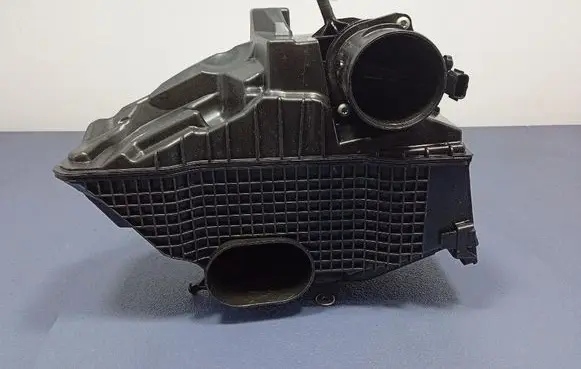 Chevrolet Express Air filter box 165009775R