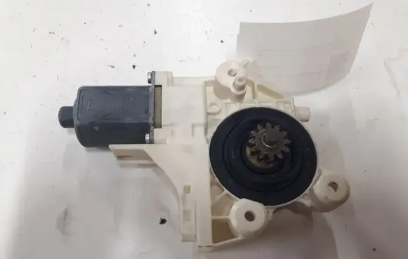 Ford Focus Front door window regulator motor 4M5T14553 995209101